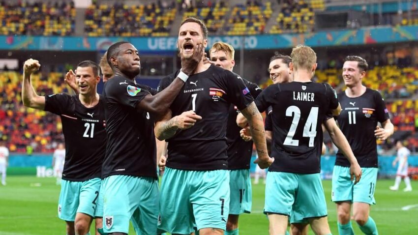 ŠTA MU BI? Arnautović burno, SUVIŠE burno proslavio gol (VIDEO)