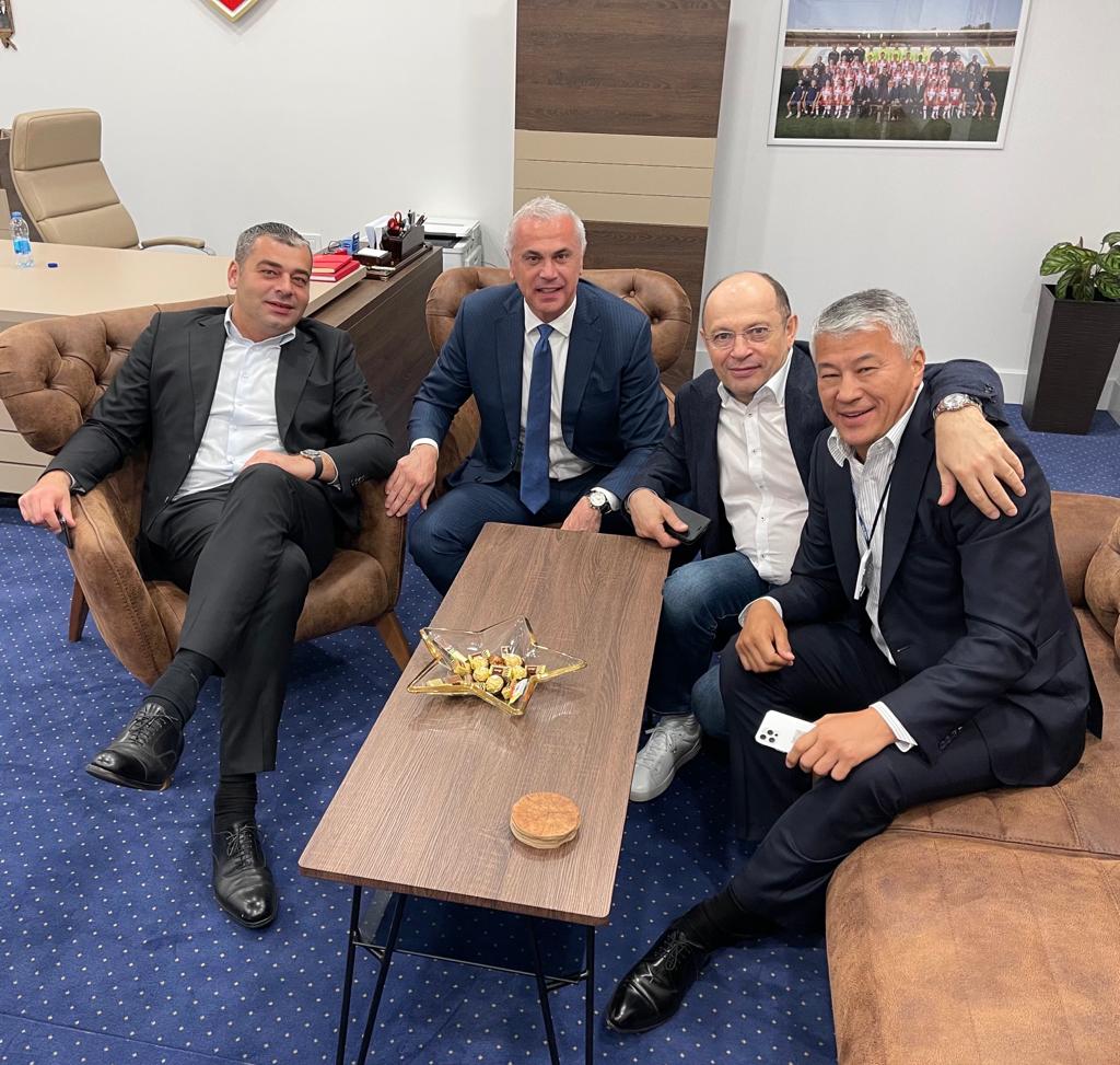 IDILIČNI ODNOSI: Kairat i Zvezda su veliki rivali, ali još veći PRIJATELJI (FOTO) 1 crvena zvezda-kairat-terzic