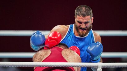 NOVI SKANDAL U TOKIJU: Udario protivnika nogom u glavu, pa nije hteo da napusti ring posle diskvalifiakcije!