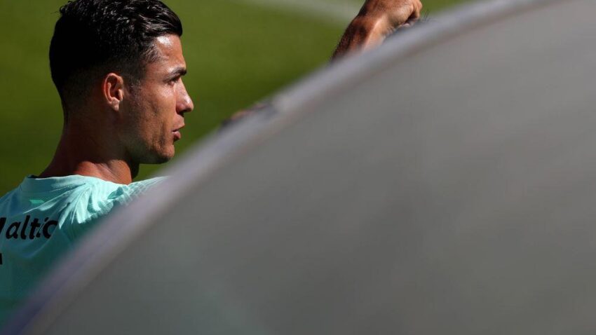 "ĐAVO" JE SPREMAN: Ronaldo već stigao u Mančester, sreo se i sa Solskjerom! (FOTO)