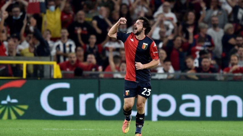 GOL SA FLAŠICOM U RUCI: Ovako nešto sigurno niste videli, Italija bruji o potezu Destroa! (FOTO)