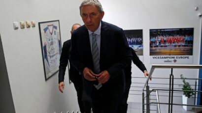 PEŠIĆ OGOVORIO SAVANOVIĆU: Ima onih koji se pitaju zašto su im doveli dedu, i ja se pitam isto!