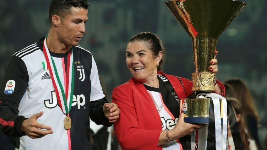 MAJKA DOLORES OTKRILA: Ronaldo se vraća u Sporting, tamo završava karijeru!