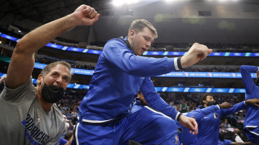 LUDILO U DALASU: Bobi dalekometnom paljbom oduševio Dončića i Kjubana! (VIDEO)