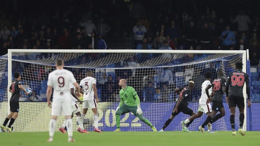 NAPOLI PERFEKTAN: Ne pomaže ni odbranjen penal Milinković-Savića!