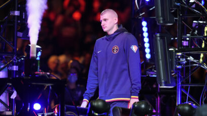 NE ŠTITI OBRUČ, BRZO SE UMARA, PLEJMEJKERI JURE PORED NJEGA: NBA stručnjak skautirao Jokića 2014. godine, a sada je priznao da je pogrešio! (FOTO)