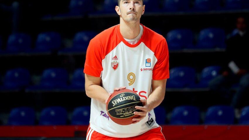 ZVEZDA SE OGLASILA SAOPŠTENJEM: Poznato koliko će Luka Mitrović odsustvovati sa terena!