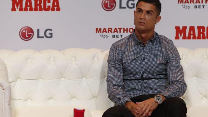 PREOKRET NA POMOLU: Ronaldo stigao u Mančester, u klubu ga dočekali sa jednim specijalnim gostom!