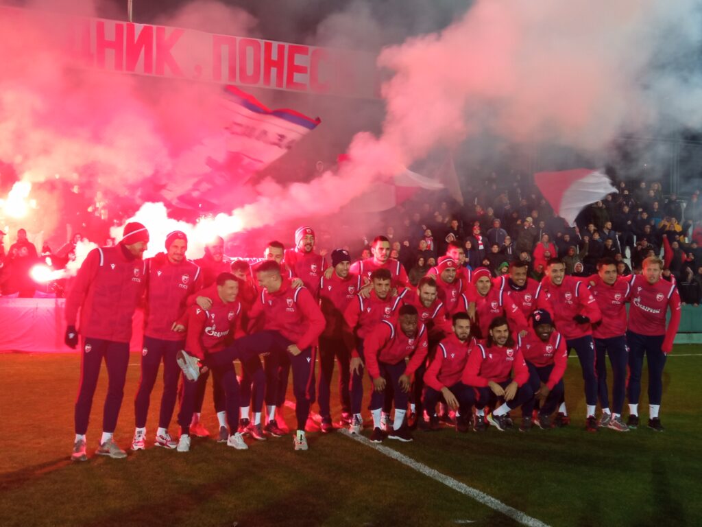 DOČEK HEROJA IZ BRAGE: Navijači napravili spektakl na Marakani! (VIDEO) 1 crvena zvezda-navijači-doček