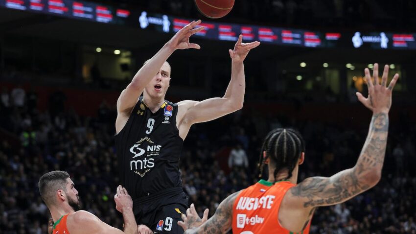 PARTIZAN PORAŽEN U DERBIJU: Crno-beli pali u poslednjem kvartalu!