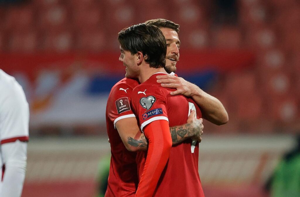 PROLAZI POSLEDNJI VOZ ZA FUDBALSKI VRH: Enigma SMS - Lacijev Toti ili nebrušen dijamant? 1 srbija-dušan vlahović-sergej milinković savić