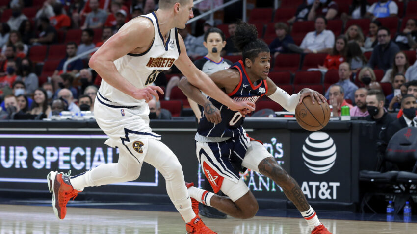 JOKIĆ I DENVER "POSVAĐALI" RIVALA: Košarkaši Hjustona nasrnuli na trenera!