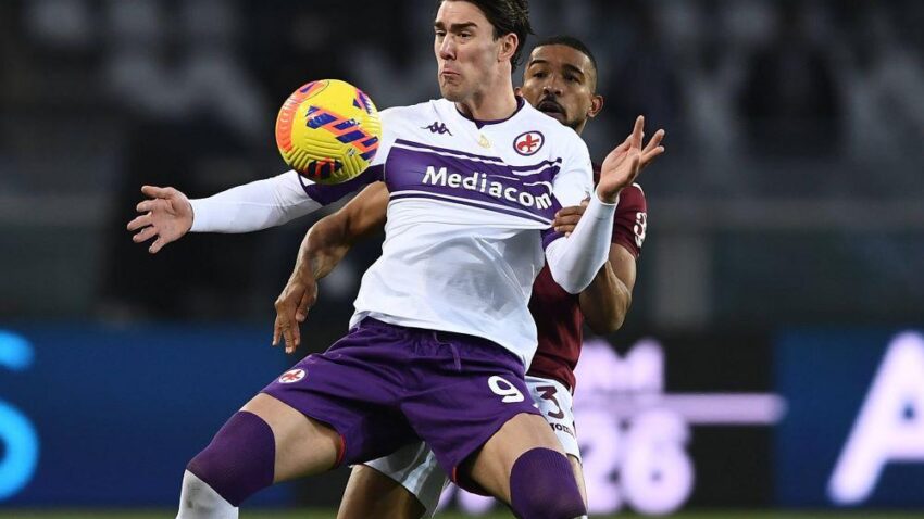 VLAHOVIĆ PONOVO NA METI: Za 20 evra ga brišu sa dresa?!