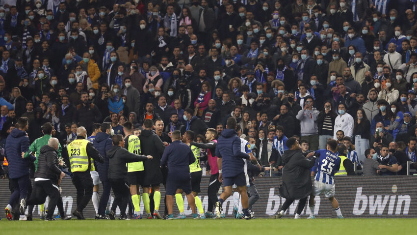 KOŠKANJE, CRVENI KARTONI... Pepe izazvao tuču na meču Porto - Sporting! (VIDEO)