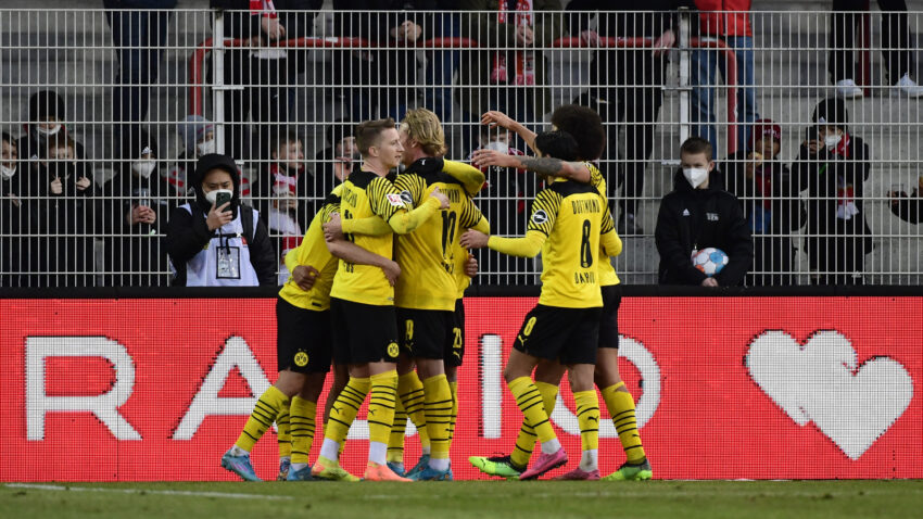 DORTMUND PREOKRETOM DO POBEDE: Frajburg pao za sedam minuta!