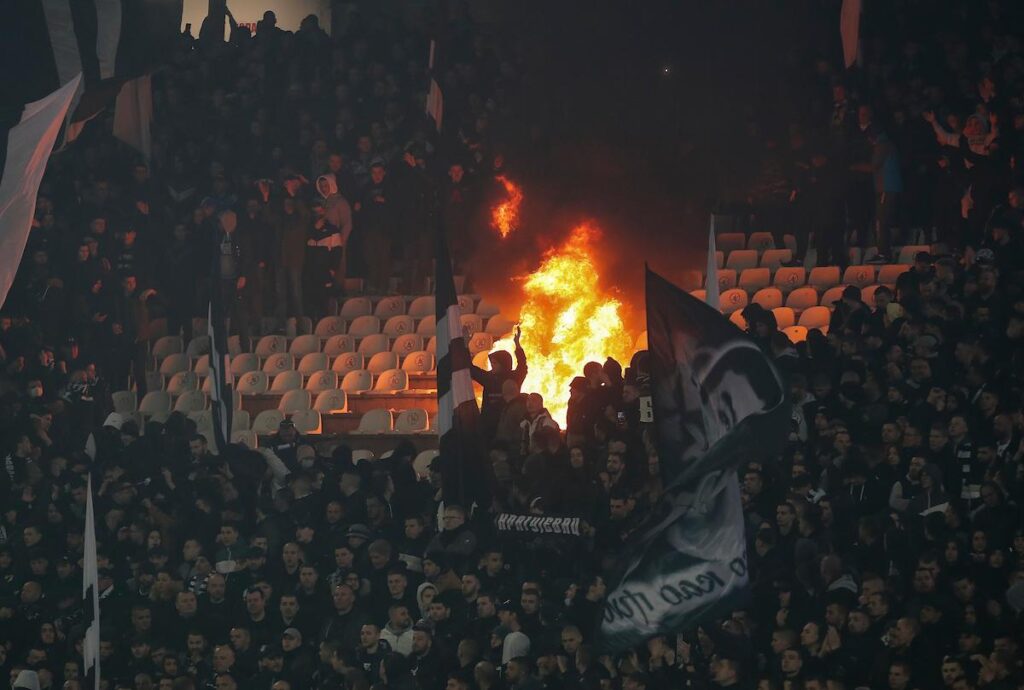 Crvena Zvezda-Partizan-navijači-grobari
