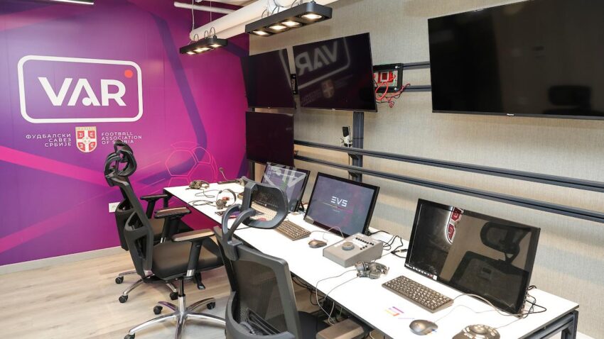 OBJAŠNJENJE: DEŠAVA SE - VAR nije radio na meču Zvezda - Čukarički!