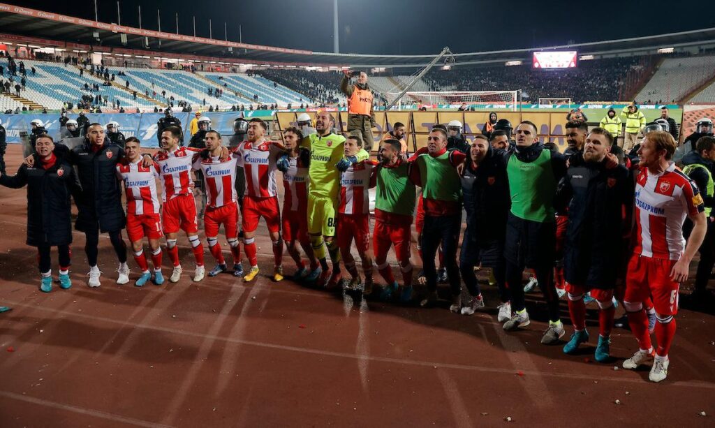 ZVEZDINA OSVETA RENDŽERSU: Crveno-beli zaboravljaju prošlost, zarad bolje budućnosti! 1 crvena zvezda-partizan-derbi-igrači-navijači