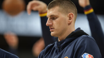 KADA SE PRIČA O JOKIĆU – SVI TREBA DA USTANU! Košarkaški stručnjak ne štedi reči hvale: Skrnavimo mu ime kada sedimo…