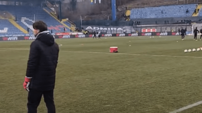 HAOS NA GRBAVICI: Sukob navijača odložio početak utakmice Železničara i Sarajeva! (VIDEO)