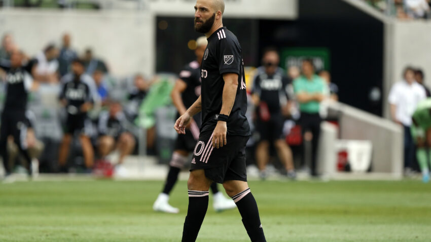 PIPITA U SUZAMA NAJAVIO KRAJ: Gonzalo Iguain završava karijeru!