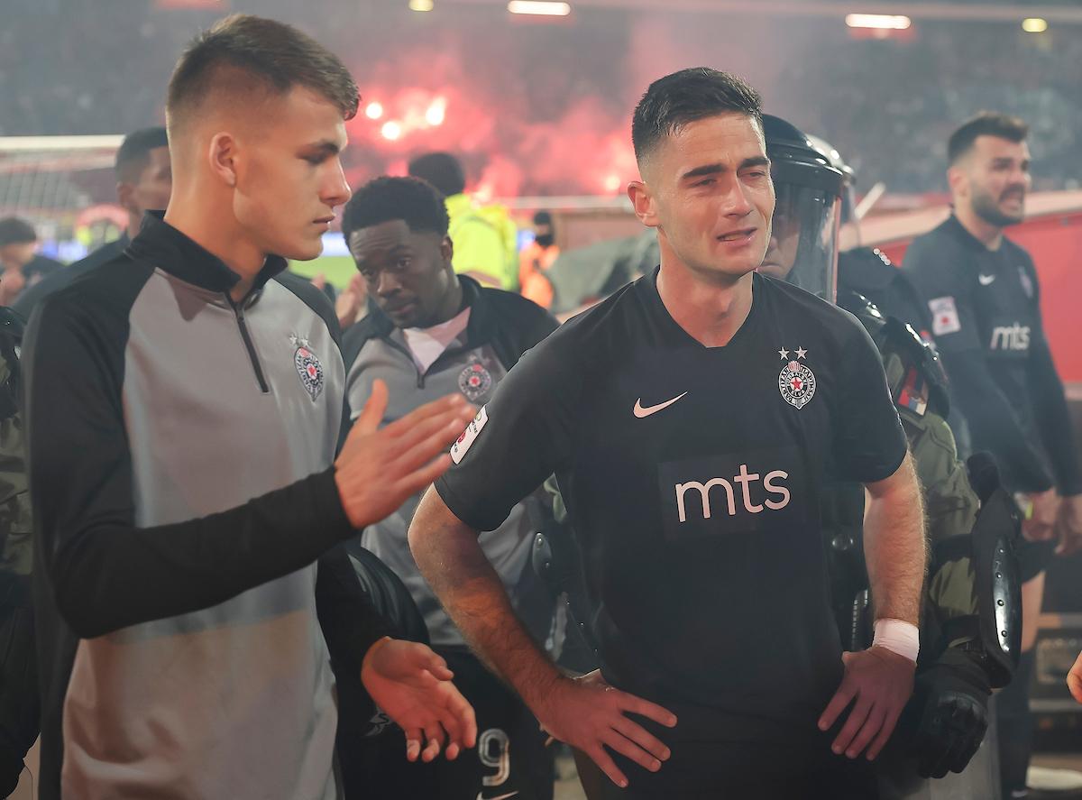 DEŠAVANJA PODNO TRIBINA: Delije provocirale Stanojevića, suze Saše Zdjelara (FOTO) 3 ZVEZDA PARTIZAN 56