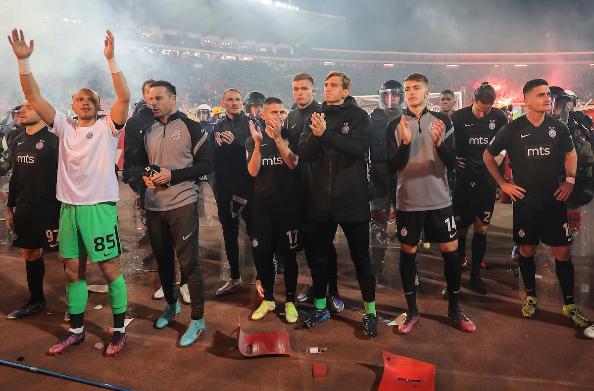 DEŠAVANJA PODNO TRIBINA: Delije provocirale Stanojevića, suze Saše Zdjelara (FOTO) 2 ZVEZDA PARTIZAN 57