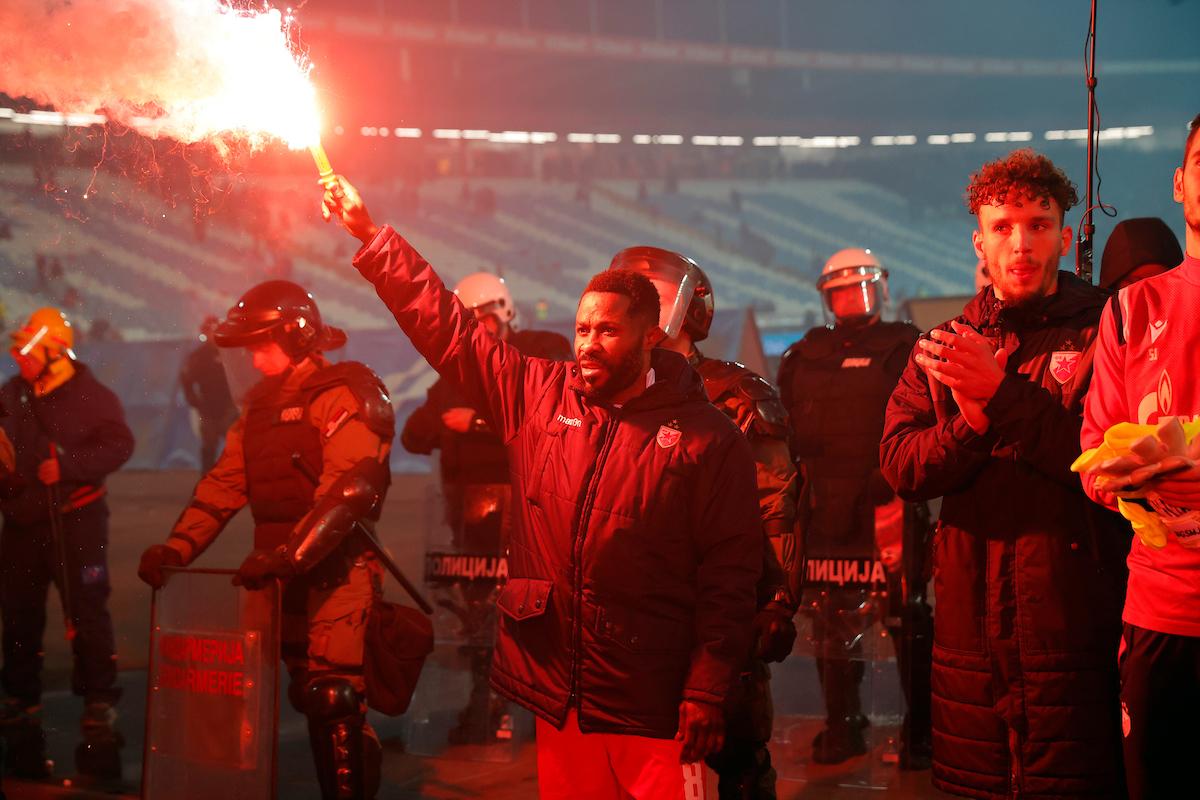 DEŠAVANJA PODNO TRIBINA: Delije provocirale Stanojevića, suze Saše Zdjelara (FOTO) 6 derbi 165154