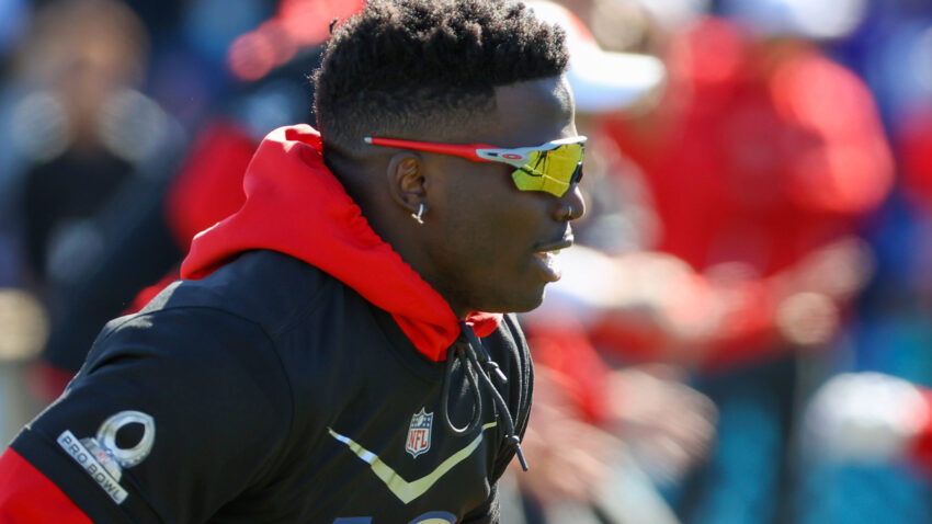 IZ NFL U NBA? Tajrik Hil pokazao umeće sa okruglom loptom! (VIDEO)