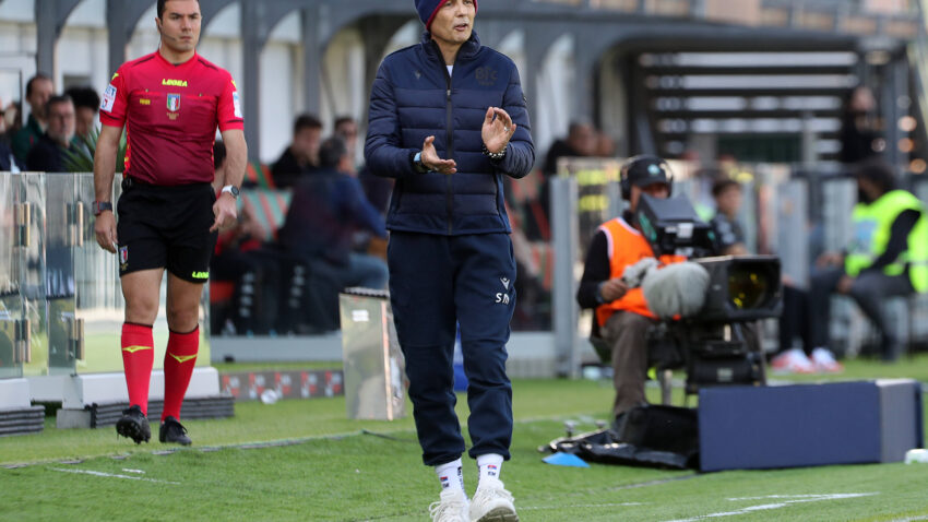 MIHAJLOVIĆ SE VRATIO, BOLONJA PORAŽENA: Čudan penal, Venecija i dalje sanja o opstanku!