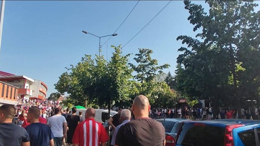 PUKNI ZORO ISPRED MARAKANE: Zanimljiva biznis ideja jednog navijača Crvene zvezde! (VIDEO)