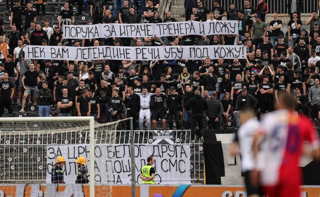 JASNA PORUKA GROBARA: Reči Ivice Osima upućene igračima i treneru Partizana! (FOTO) 1 partizan-vojvodina-navijači-ivica osim
