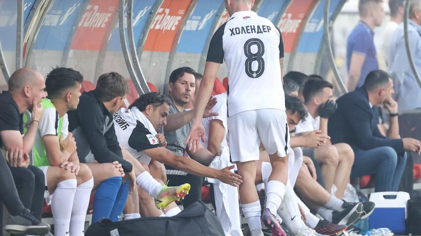 DA POZAVIDI I ASEN NIKOLOV: Poslednji gol pre 8, asistencija pre 10meseci, a opet dobija šansu!? Misteriozni slučaj Filipa Holendera!