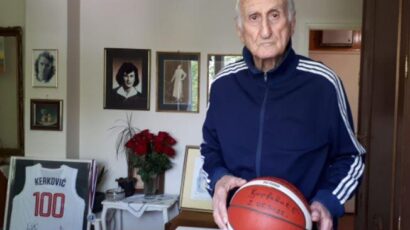 ON JE NAJSTARIJI ŽIVI KOŠARKAŠ U SRBIJI: Stariji je od srpske košarke, igru učio u nemačkom zarobljeništu pa trenirao Žoca i Karija!
