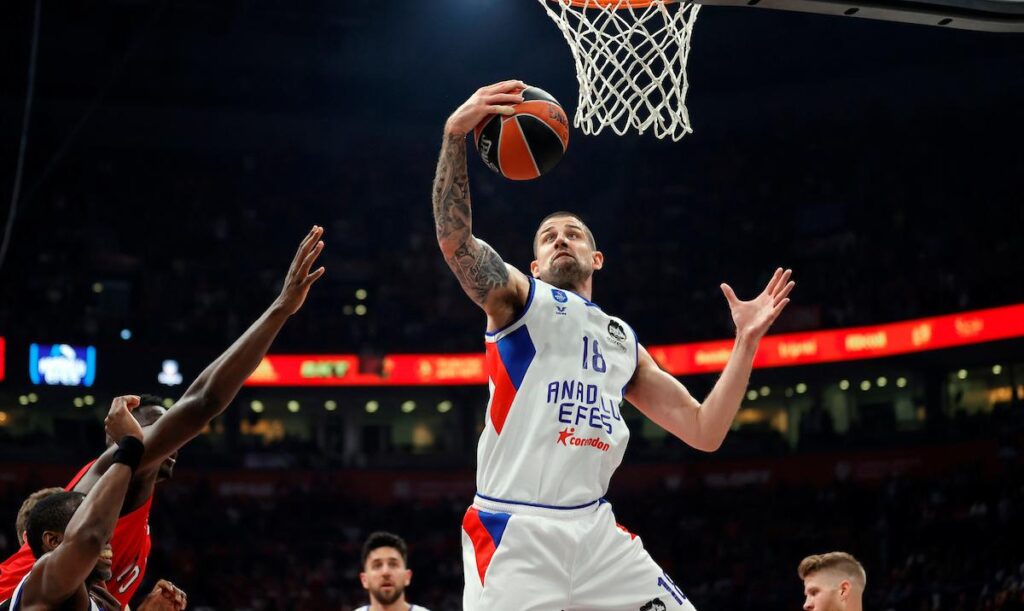 KAKVA HLADNOKRVNOST VASE MICIĆA! Trojka u poslednjoj sekundi za finale Evrolige - Efes brani titulu! (VIDEO) 1 olimpijakos efes 179086 1