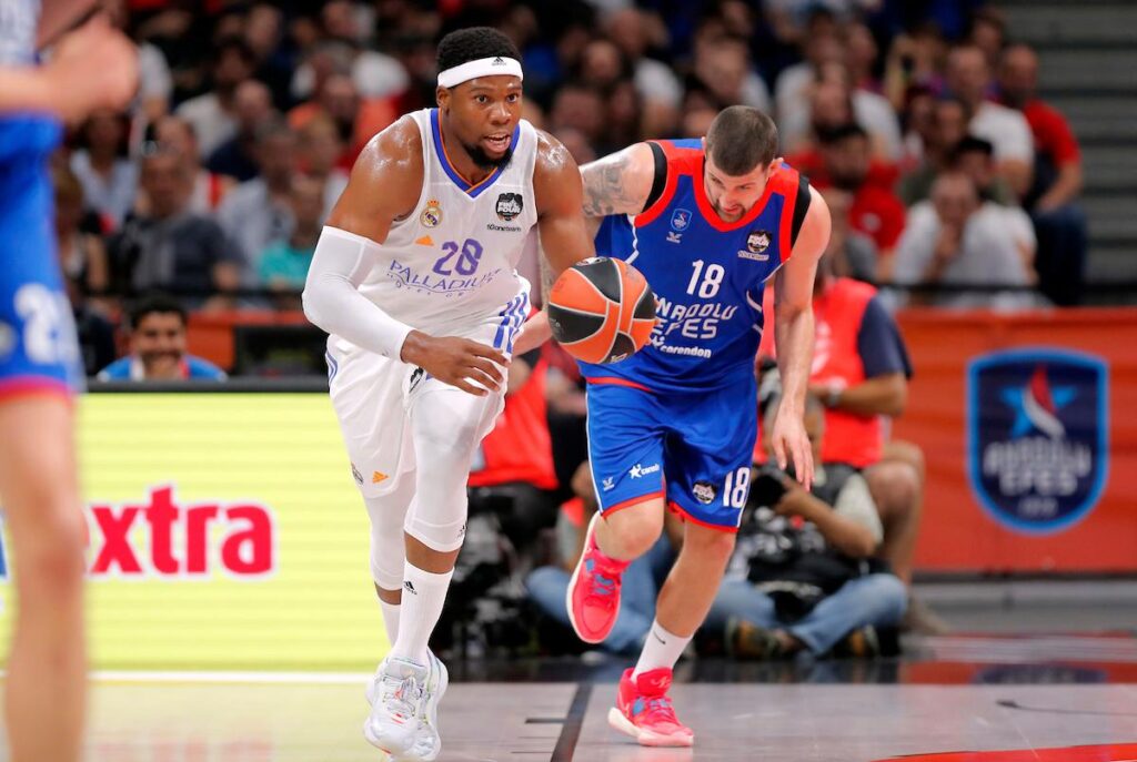 NEUSTRAŠIVI VASA MICIĆ: Efes opet prvak Evrope - krunisan u Beogradu! (VIDEO) 2 real efes 182697