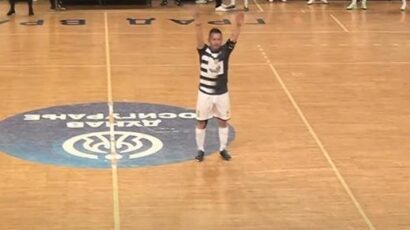 ČISTA EMOCIJA: Igra je stala kako bi se on oprostio – broj osam se sa suzama u očima odjavljuje posle 17 godina! (VIDEO)