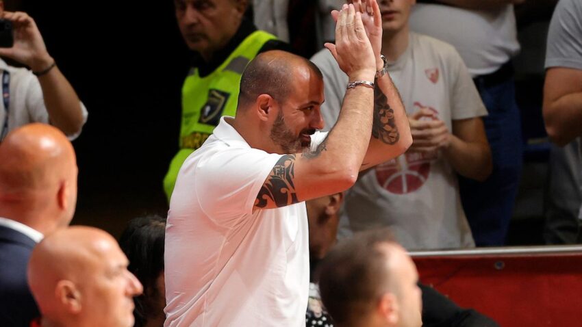 JEDAN JE STANKOVIĆ DEJAN: Ovacije za trenera Zvezde u prepunom Pioniru (VIDEO)