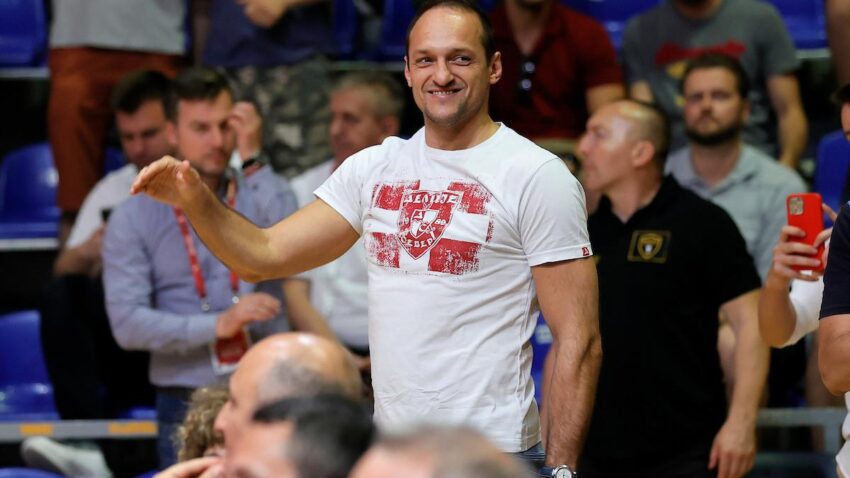 "TI SI NAŠ KAPITEN, IGORE": Navijači sa oduševljenjem pozdravili Rakočevića, a tu su još dvojica miljenika! (VIDEO)