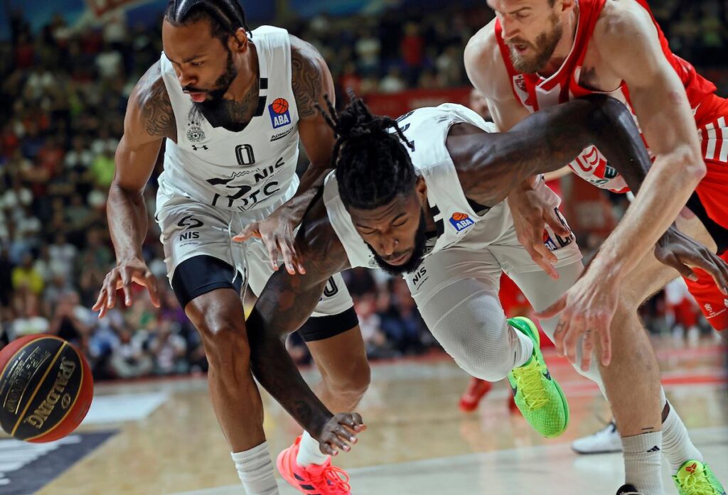 BORBA DO POSLEDNJEG DAHA: Neviđena drama u Pioniru -Zvezda vodila, ispustila prednost i stigla na korak do titule! 3 matijas lesor-kevin panter-partizan-crvena zvezda