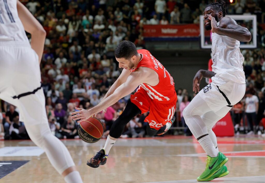 BORBA DO POSLEDNJEG DAHA: Neviđena drama u Pioniru -Zvezda vodila, ispustila prednost i stigla na korak do titule! 1 crvena zvezda-partizan