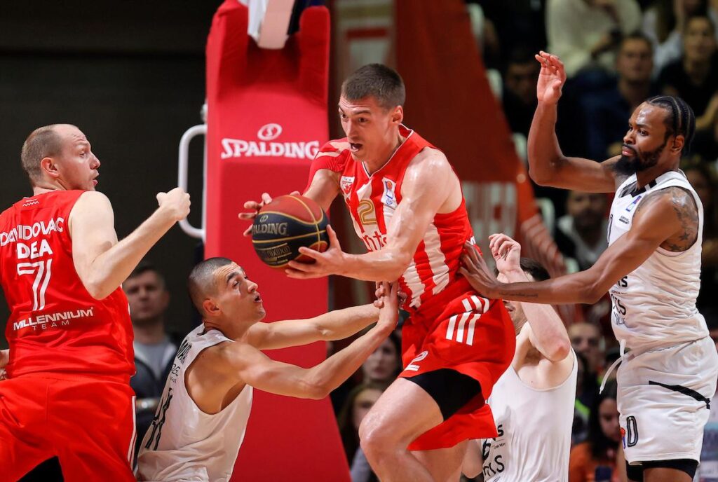 BORBA DO POSLEDNJEG DAHA: Neviđena drama u Pioniru -Zvezda vodila, ispustila prednost i stigla na korak do titule! 2 crvena zvezda-partizan