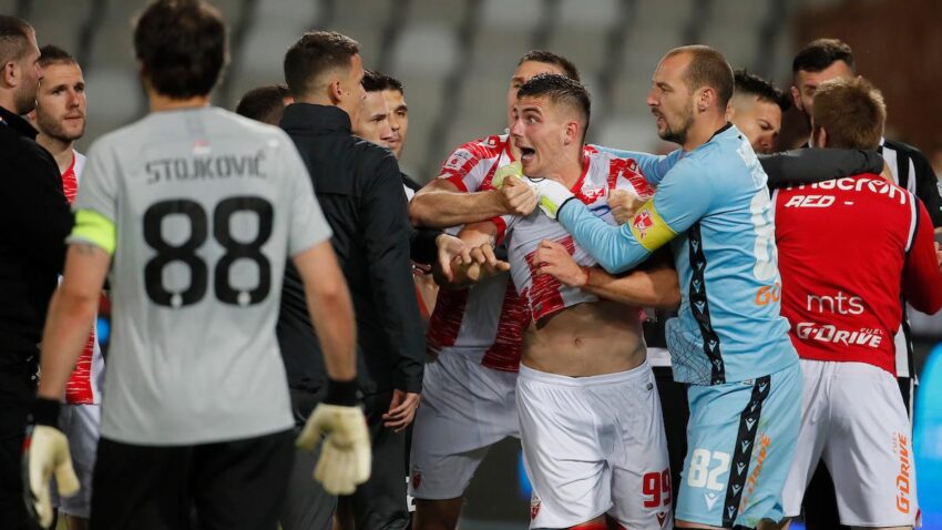 RINGLONG SUPERLIGA: Kopačke ili rukavice, dres ili kimono? Ovo se desi kad srpski fudbaleri pomešaju sport! (VIDEO)