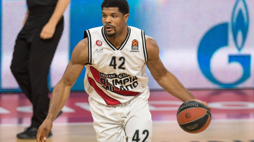 DUPLA KRUNA PA POTPIS: Hajns produžio ugovor sa Armanijem!