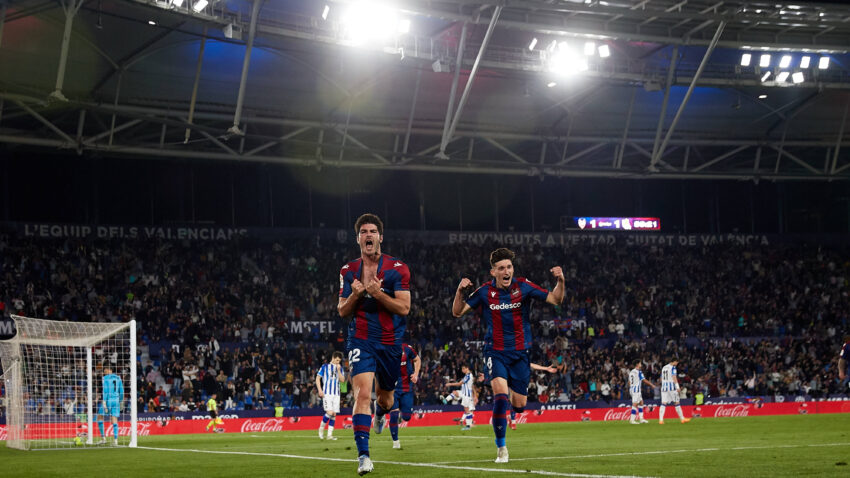 SINONIM ZA VERNOST: Španac potpisao ugovor na "beskonačno"! (FOTO)