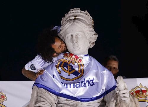 BURA EMOCIJA NA BERNABEU: Marselo se očiju punih suza oprostio od Reala! (VIDEO)