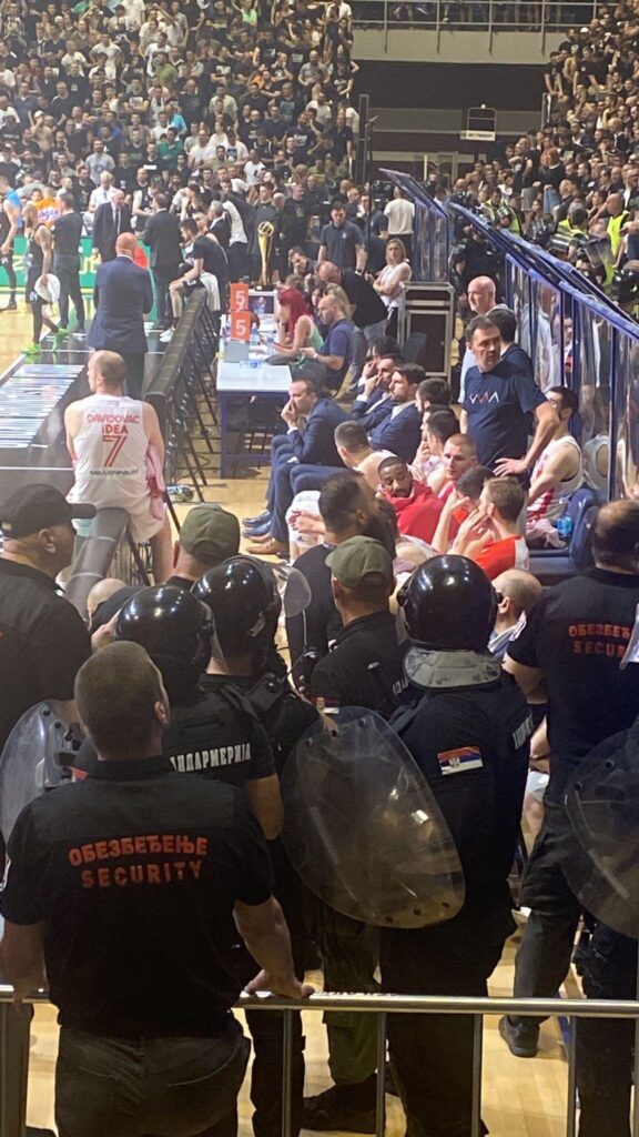 PARTIZAN BOLJI U OPŠTEM LUDILU: Incidenti, prekid i rezultatska drama za nastavak finalne serije ABA lige! 4 WhatsApp Image 2022 06 01 at 10.42.49 PM