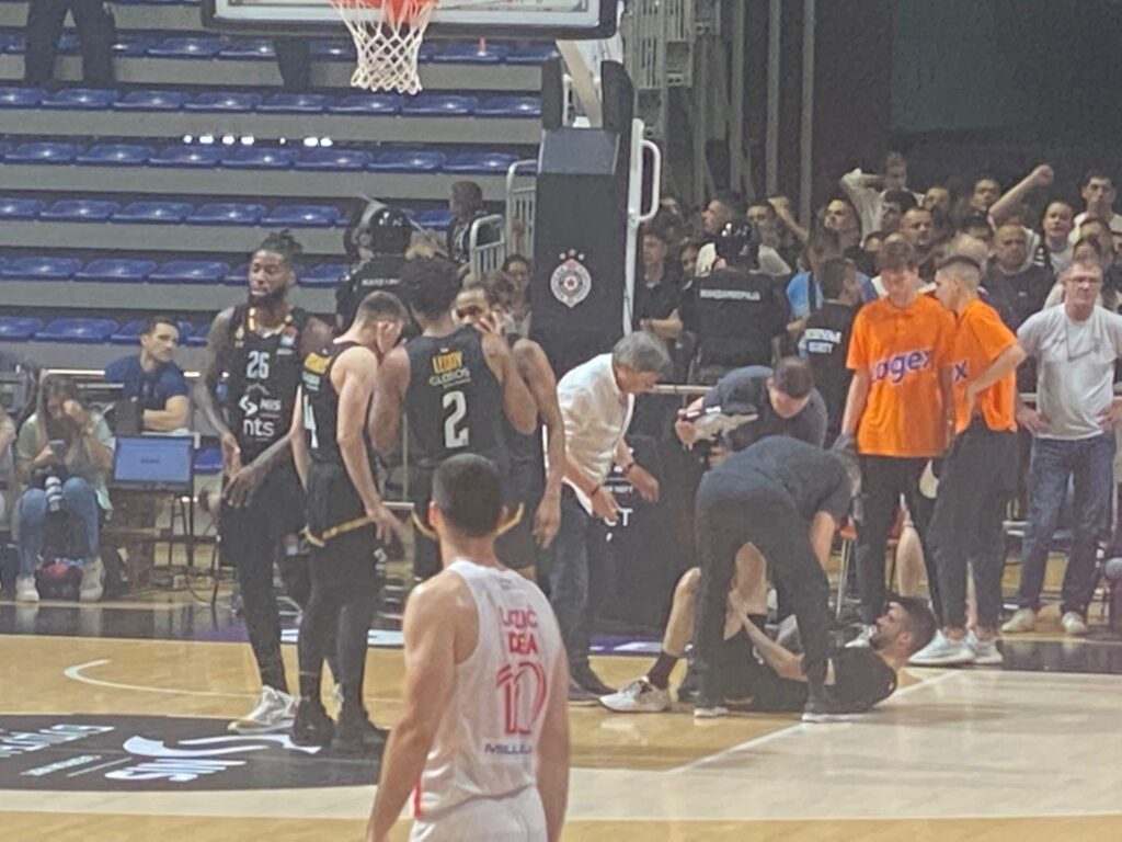 PARTIZAN BOLJI U OPŠTEM LUDILU: Incidenti, prekid i rezultatska drama za nastavak finalne serije ABA lige! 3 WhatsApp Image 2022 06 01 at 11.19.49 PM