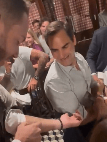 KAFANSKI SUSRET FEDERERA I NAVIJAČA: Ovo Švajcarac sigurno nije očekivao! (VIDEO)
