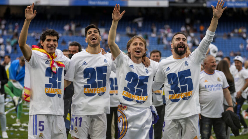 HOĆE LI NA "TEATAR SNOVA"? Junajted želi vezistu Reala - uprava Mančestera spremila milione!